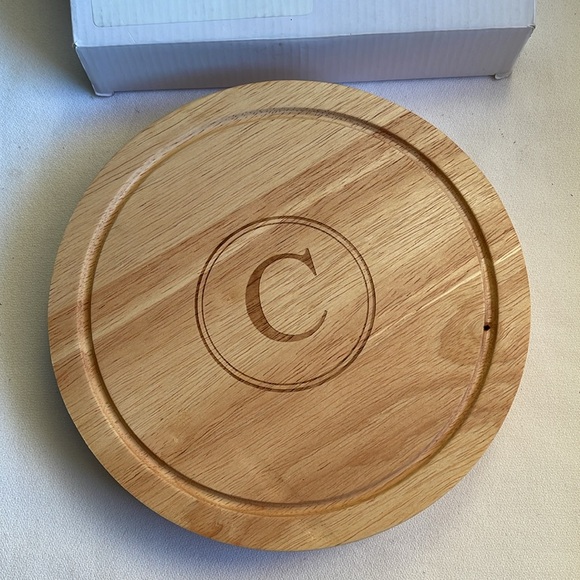 Cheese Board & tools Set.Brand New With box.Circle Initial C. 5 Piece. - Picture 6 of 6